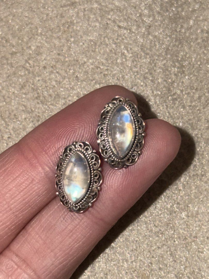 From eu flea market vintage sterling silver 925 silver Madagascar Moonstone earrings 歐洲回流 復古 中古 純銀 925銀 馬島月光石 耳環 （分類：耳環）位於 Hong Kong。 由 dewin_ 提交（商品編號 1457849966，圖片 1）。簡介： 。