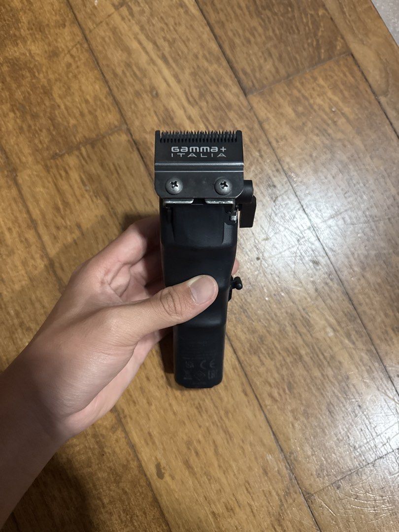 Gamma boosted up clipper (Category: Men's Grooming) located in Singapore. Submitted by pokimonster (Listing ID 1457808237, Image 2). Description: COMES WITH BOX AND ACCESSORIES .