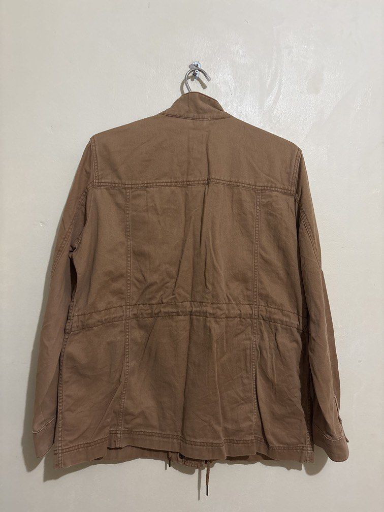 Gap Utility Jacket (Category: Coats, Jackets and Outerwear) located in Muntinlupa City. Submitted by owrayttttt (Listing ID 1457809088, Image 2). Description: - Gap Utility Jacket - Large on tag - Dimes is 23x29 - No issue - Complete tags - Free shipping nationwide via j&t.