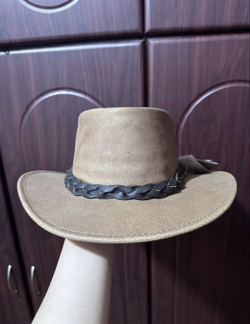 Genuine Leather Cowboy Hat from Australia (Category: Caps & Hats) located in Manila. Submitted by apolkizh (Listing ID 1457777502, Image 2). Description: Cowboy Western Australian Outback Hat • Brown ; M size ✅Brand New ✅Hand Made in Australia ✅Premium Solid Buffalo Leather ✅Water Resistant ✅Packable / Crushable ✅97% UV Sun Protection SIZE: Medium Made from high quality rawhide leathers. All hats will have various scars, scratches and marks in di