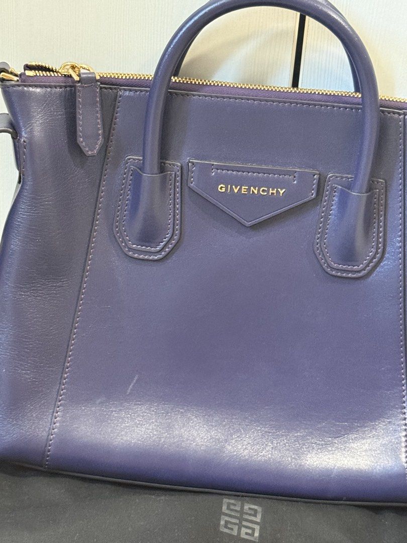 Givenchy soft antigona (Category: Luxury Bags & Wallets) located in Mandaluyong City. Submitted by staaarrstaaaar (Listing ID 1457741672, Image 3). Description: Almost new! Used twice in travels..