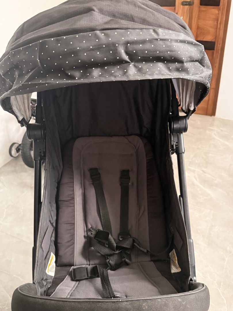GRACO jetsetter stroller (Category: Strollers) located in Lipa City. Submitted by afrikat27 (Listing ID 1457712606, Image 3). Description: Original. Bought in the US. Comes with a free stroller organizer (additional compartment for milk etc)- see 3rd photo. .