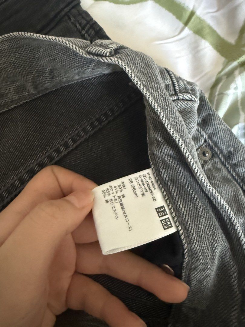GRAY UNIQLO BAGGY JEANS (Category: Jeans) located in Manila. Submitted by ksywn (Listing ID 1457862398, Image 3). Description: size 26 bought in japan brand new never worn.