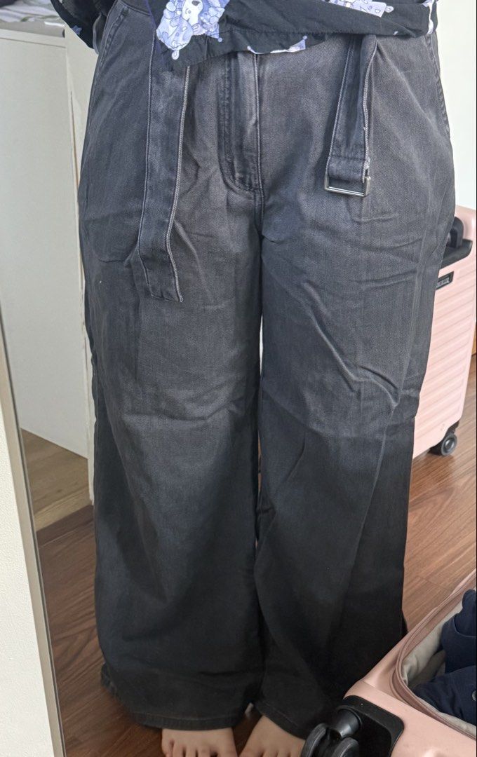 GU BLACK BAGGY JEANS (Category: Jeans) located in Manila. Submitted by ksywn (Listing ID 1457861719, Image 1). Description: brand new never worn outside no tag fits m-l.
