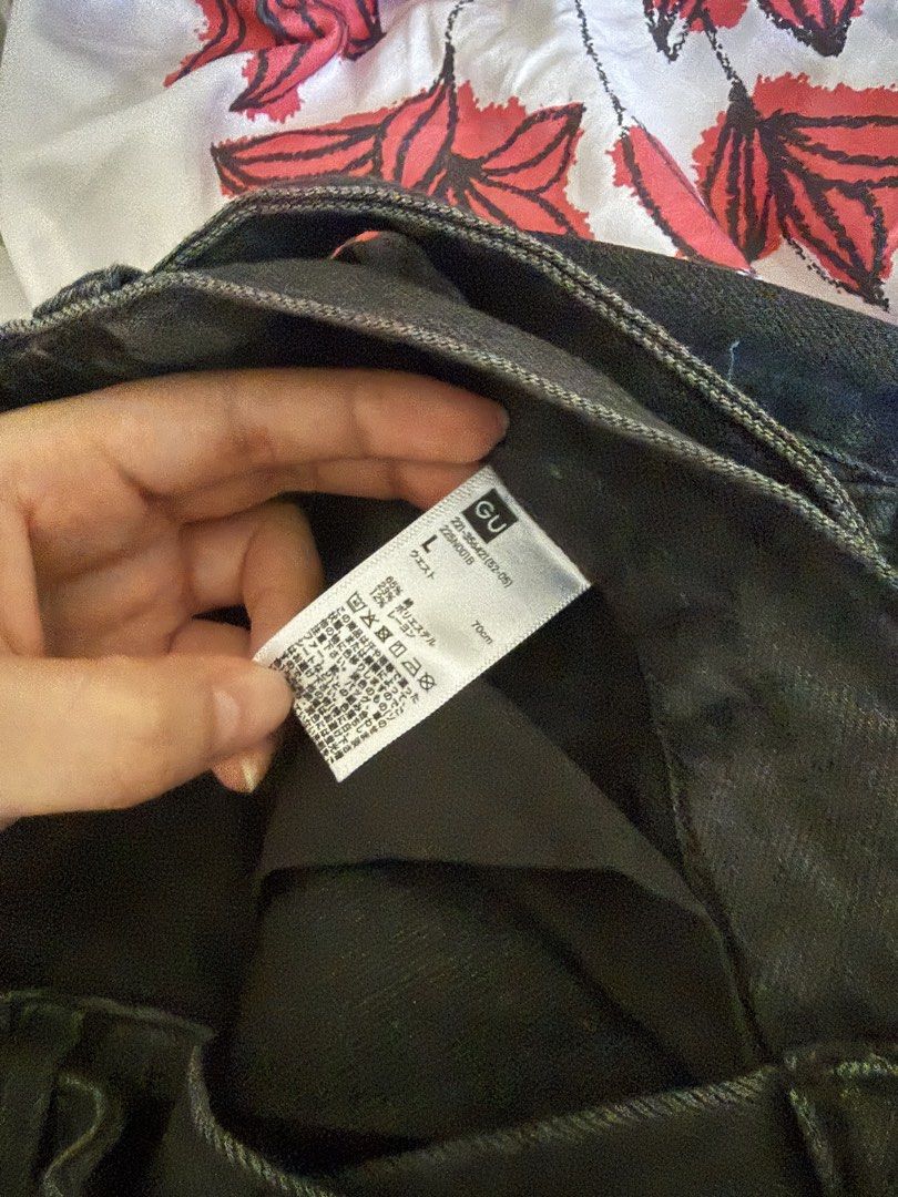 GU BLACK BAGGY JEANS (Category: Jeans) located in Manila. Submitted by ksywn (Listing ID 1457861719, Image 2). Description: brand new never worn outside no tag fits m-l.