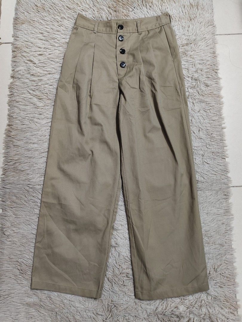 GU Chino Wide Pants (Category: Other Bottoms) located in Angeles City. Submitted by miss_independent01 (Listing ID 1457840636, Image 3). Description: GU Chino Wide Pants Width: 15 (XL on tag) Length: 40 MOP: Gcash ✅ Mine Now, Pay Now ✅ First to Pay, Gets the Item 📍 PAMPANGA Courier: JnT 🚚🚚 PM 💌💌.