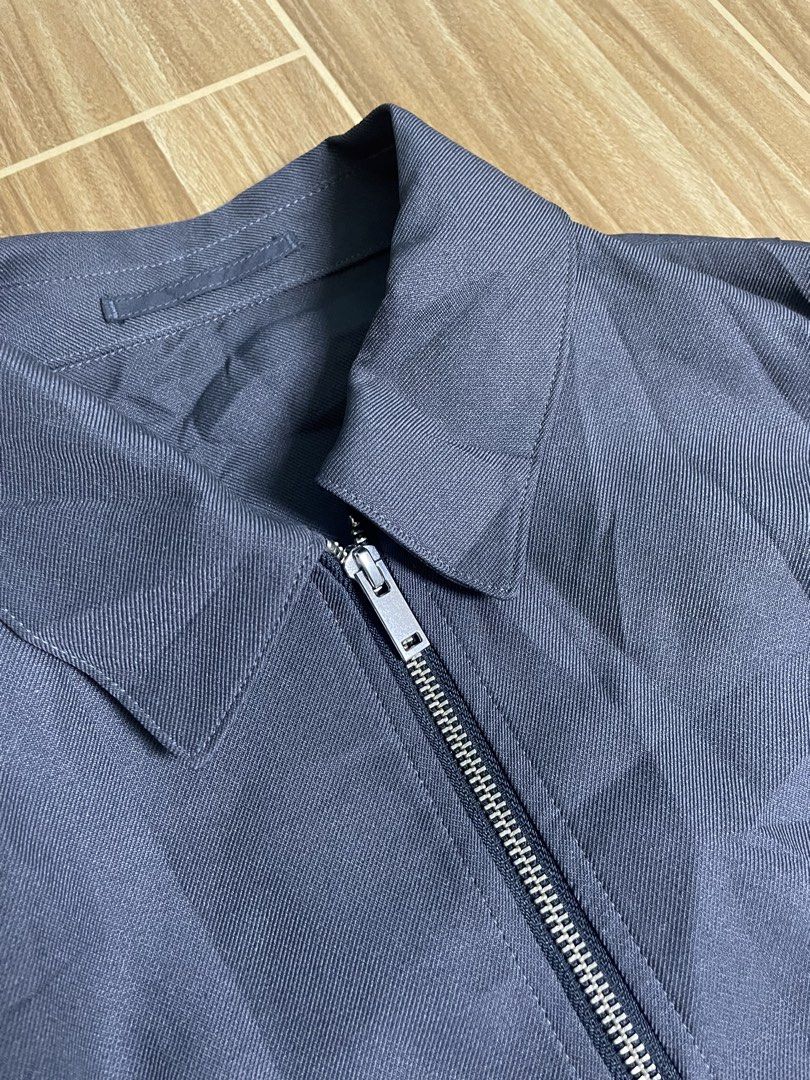 GU ZIP UP (Category: Activewear) located in Naga. Submitted by black-market00 (Listing ID 1457869301, Image 2). Description: Size M on tag Width 22 Lenght 26 No issue.