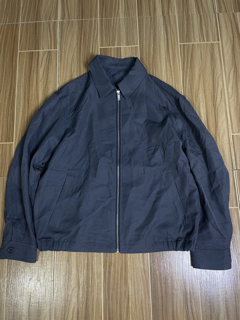 GU ZIP UP (Category: Activewear) located in Naga. Submitted by black-market00 (Listing ID 1457869301, Image 1). Description: Size M on tag Width 22 Lenght 26 No issue.
