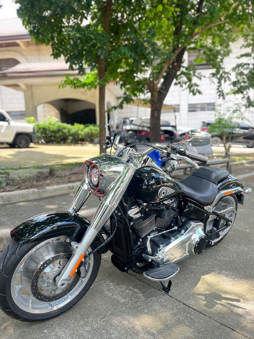 Harley-Davidson Fat Boy 117 (Category: Motorbikes for Sale) located in Caloocan City. Submitted by acechaluce2026 (Listing ID 1457753832, Image 1). Description: 2026 Harley-Davidson Fat Boy 117 🏍️🔥 FOR SALE — 2026 Harley-Davidson Fat Boy 117 Practically brand-new, showroom condition, with only 179 km on the odometer. Bought last January 2026. Bike Details: Model: 2026 Harley-Davidson Fat Boy 117 Engine: Milwaukee-Eight 117 V-Twin, 1,923 cc Powe