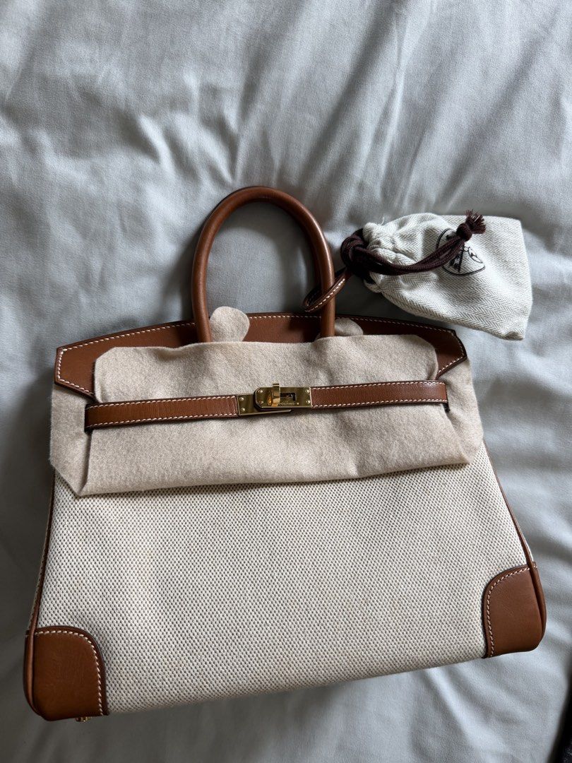 Hermès Birkin 25 Toile H (Category: Luxury Bags & Wallets) located in Manila. Submitted by baggaboi (Listing ID 1457865852, Image 2). Description: Birkin 25 Toile H Barenia Leather Fauve/ Ecru Gold Hardware inclusion Dustbag Strong Leather smell of Barenia.