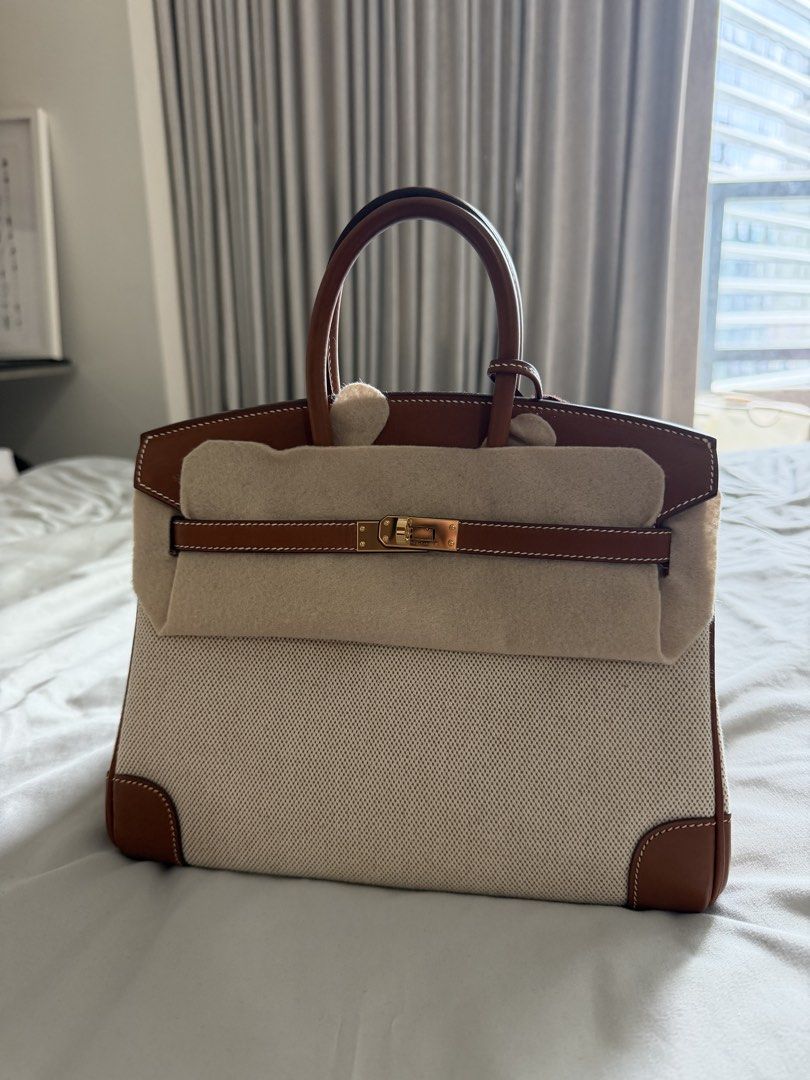 Hermès Birkin 25 Toile H (Category: Luxury Bags & Wallets) located in Manila. Submitted by baggaboi (Listing ID 1457865852, Image 1). Description: Birkin 25 Toile H Barenia Leather Fauve/ Ecru Gold Hardware inclusion Dustbag Strong Leather smell of Barenia.
