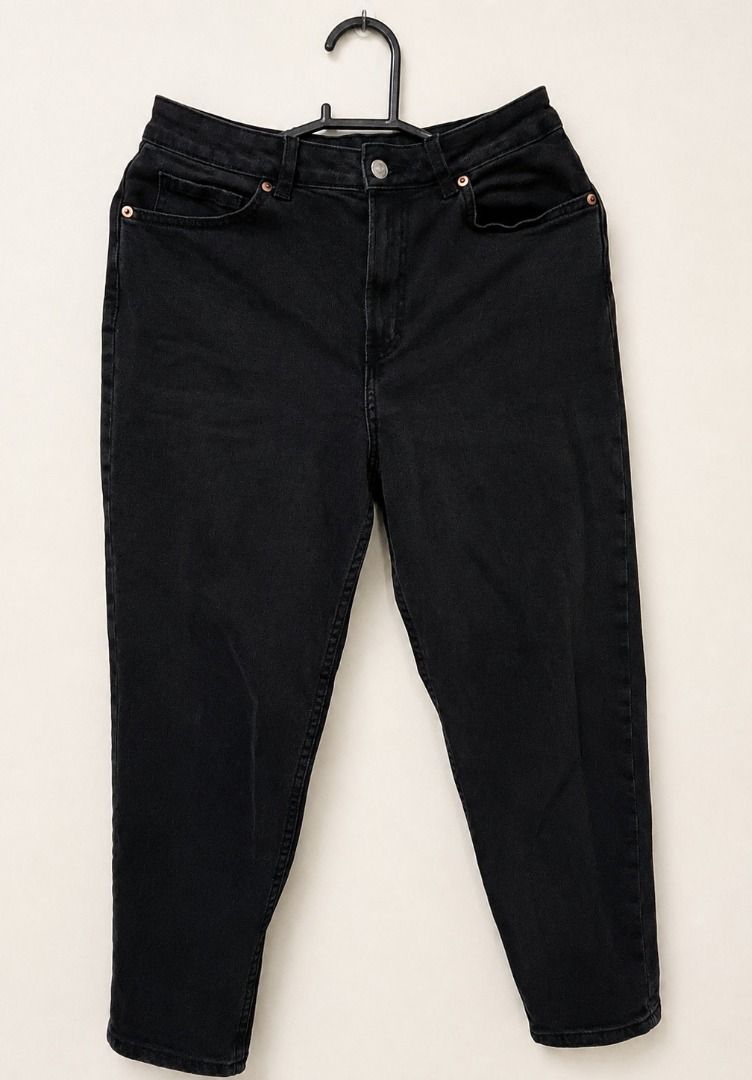 H&M Divided Black High Waisted Mom Jeans (Category: Jeans) located in Pasig City. Submitted by meapril (Listing ID 1457774273, Image 1). Description: Excellent condition RFS: decluttering Location: C Raymundo Ave, Pasig MOP: Gcash, Maya, BPI.