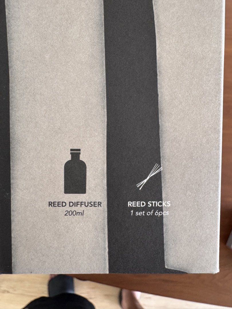 Hooga Reed Diffuser (Category: Home Fragrance) located in Singapore. Submitted by holnemaj (Listing ID 1457735430, Image 3). Description: - Hooga Reed Diffuser - 200mL Bottle plus 6 sticks - Bergamot Leaves and Eucalyptus - Retailing $24.90 .