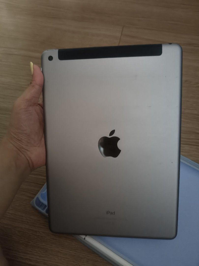 Ipad 5th gen 32gb (Category: iPad) located in Manila. Submitted by pollygirl08 (Listing ID 1457797831, Image 1). Description: Nakatambak lang hindi na ginagamit. No any issue. .