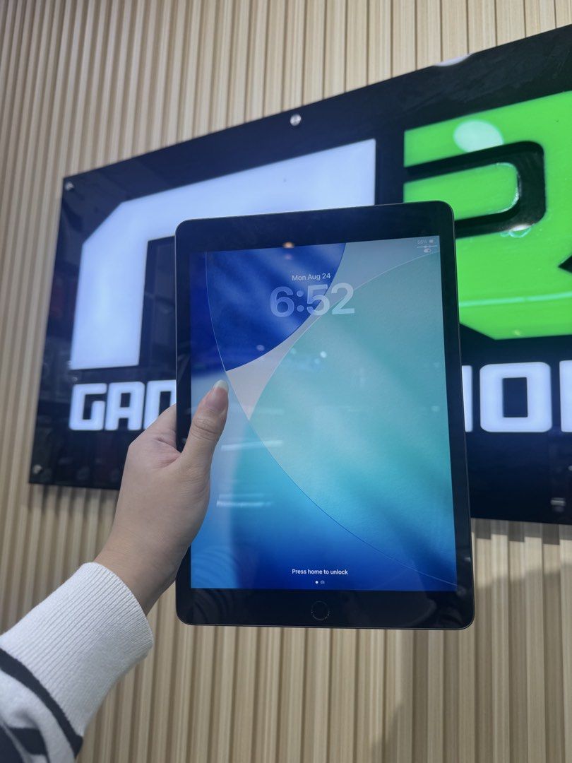 iPad 9th Gen 64gb Wifi (Category: iPad) located in Quezon City. Submitted by jazzstuff (Listing ID 1457804732, Image 3). Description: iPad 9th Gen 64gb Wifi only Second-Hand Factory Unlocked Php 10,000 with free case, charger and tempered glass 📍 Find us at U34A Greenhills Theatre Mall, Greenhills Shopping Center 🕒 Store Hours: Weekdays — 10AM to 9PM Weekends — 10AM to 10PM 📲 Follow us for updates and gadget finds: FB: /mrgadgetshop.ph IG: /mr