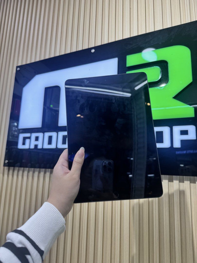 iPad 9th Gen 64gb Wifi (Category: iPad) located in Quezon City. Submitted by jazzstuff (Listing ID 1457804732, Image 2). Description: iPad 9th Gen 64gb Wifi only Second-Hand Factory Unlocked Php 10,000 with free case, charger and tempered glass 📍 Find us at U34A Greenhills Theatre Mall, Greenhills Shopping Center 🕒 Store Hours: Weekdays — 10AM to 9PM Weekends — 10AM to 10PM 📲 Follow us for updates and gadget finds: FB: /mrgadgetshop.ph IG: /mr