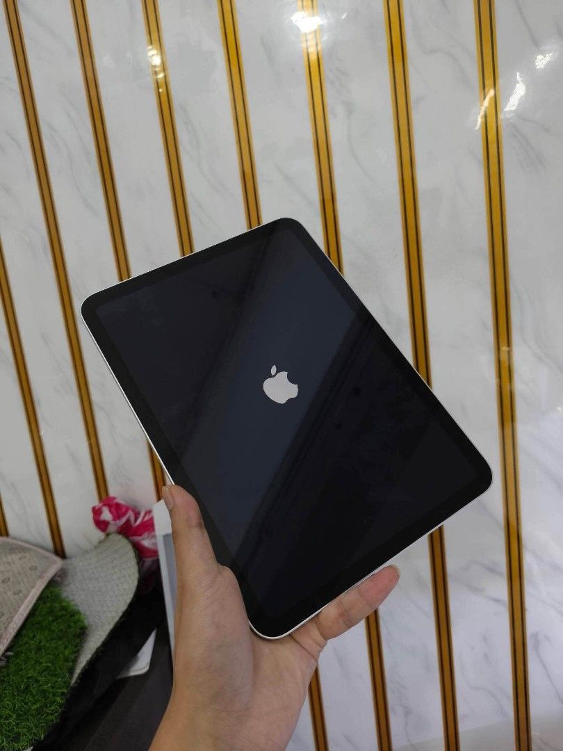 IPAD A16 128GB WIFI (Category: iPad) located in Pasay City. Submitted by delrosariowilma9333 (Listing ID 1457745400, Image 3). Description: 📱 iPad A16 128GB WiFi 💰 ₱25,500 📦 +₱300 with box • 11-inch Liquid Retina Display • A16 chip • 128GB storage • WiFi only • USB-C • Touch ID • Apple Pencil (USB-C) compatible • Perfect for work, school, streaming & gaming • Ready for new user setup 💬 PM for inquiries.