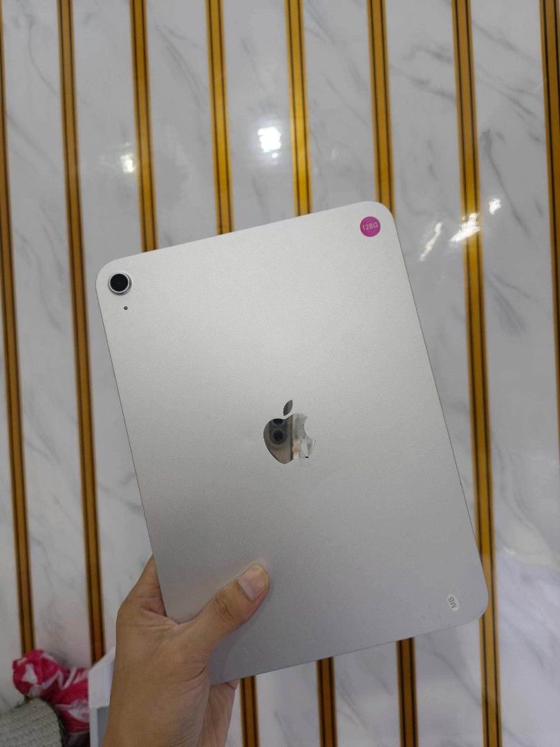IPAD A16 128GB WIFI (Category: iPad) located in Pasay City. Submitted by delrosariowilma9333 (Listing ID 1457745400, Image 2). Description: 📱 iPad A16 128GB WiFi 💰 ₱25,500 📦 +₱300 with box • 11-inch Liquid Retina Display • A16 chip • 128GB storage • WiFi only • USB-C • Touch ID • Apple Pencil (USB-C) compatible • Perfect for work, school, streaming & gaming • Ready for new user setup 💬 PM for inquiries.