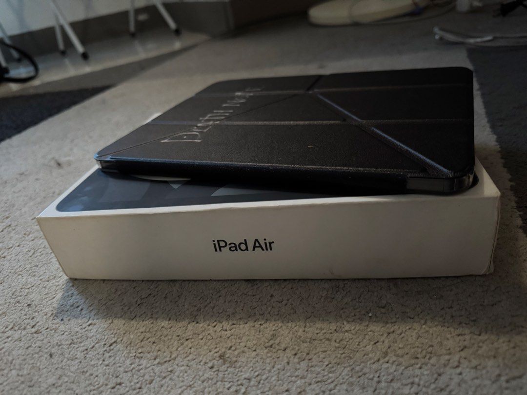 iPad Air 5th Gen 64gb (Category: iPad) located in Antipolo. Submitted by thriftsbyra.s (Listing ID 1457759960, Image 2). Description: Ipad air 5th gen. 64gb with box Check the photos for the minor flaws. White spots touchable naman hindi dead pixel & 1 scratch sa screen, dents sa body kakapalit ng case kasi. Over all good working condition po. Free case ko na po. Slightly nego for sure buyer. Rfs: may bagong tablet na. For inquiries: 0 9 05 556 9