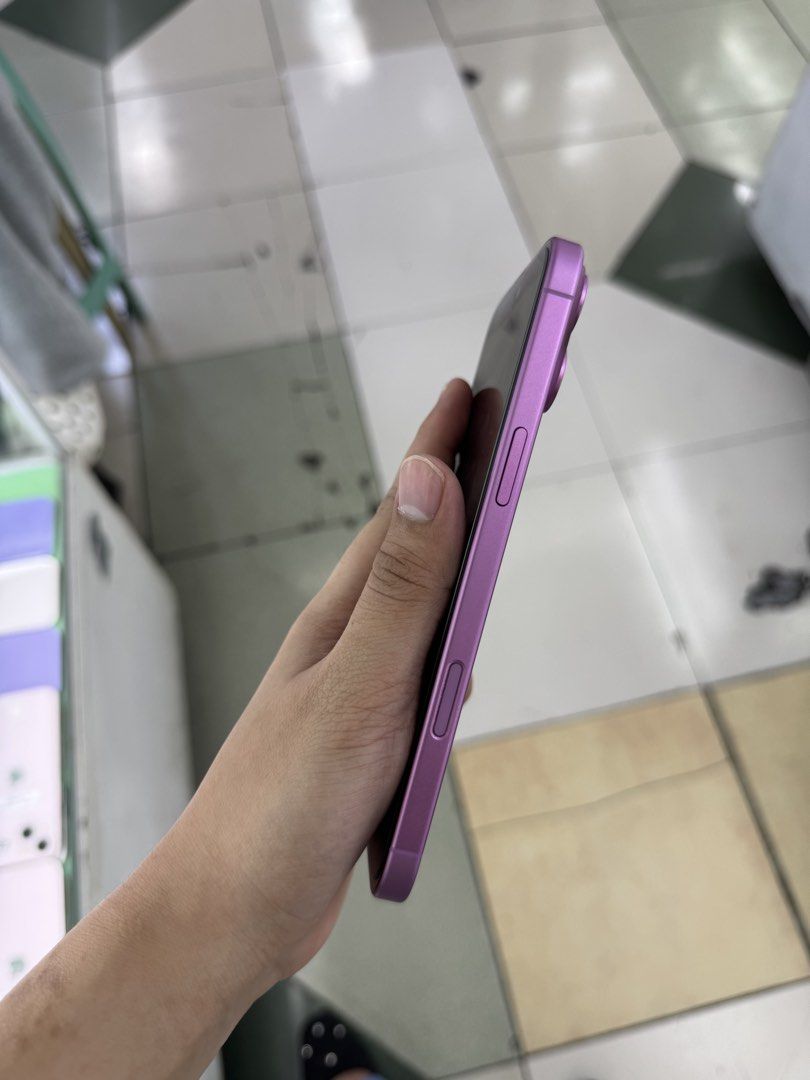 iPhone 16 Plus 128GB Factory Unlock No Issue Secondhand (Category: iPhone 16 Series) located in Pasig City. Submitted by FarAndRayShop (Listing ID 1457880035, Image 2). Description: OPEN FOR SWAP/SELLING/BUYING (RFS: Buy and Sell) Price: 39,499 iPhone 16 Plus 128GB •FACTORY UNLOCK •NO HIDDEN ISSUES •TEST TO SAWA •Authentic Phone Physical store in Greenhills Shopping Center XD-14 Stall Number Look For Rayray Or Anika NO CASH INSTALLMENT We are ope