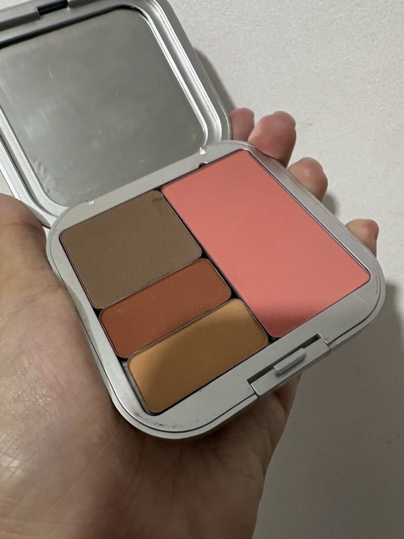 ISSY 4-Color Face Palette (Bronzer, Blush, Eyeshadow) (Category: Makeup) located in Mandaluyong City. Submitted by mikasalamante (Listing ID 1457890680, Image 1). Description: Issy Palette ₱250 Gotyme & Maribank MOP only.