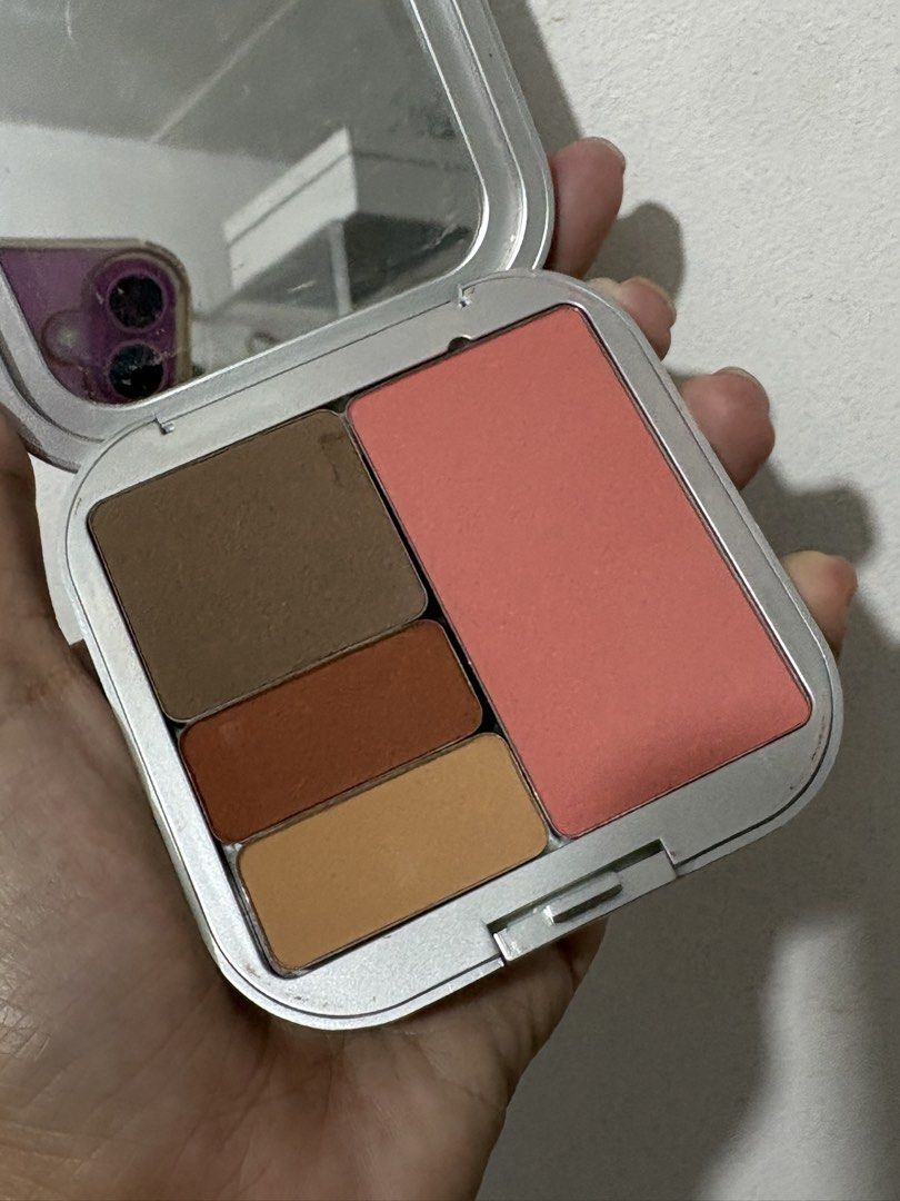 ISSY 4-Color Face Palette (Bronzer, Blush, Eyeshadow) (Category: Makeup) located in Mandaluyong City. Submitted by mikasalamante (Listing ID 1457890680, Image 2). Description: Issy Palette ₱250 Gotyme & Maribank MOP only.
