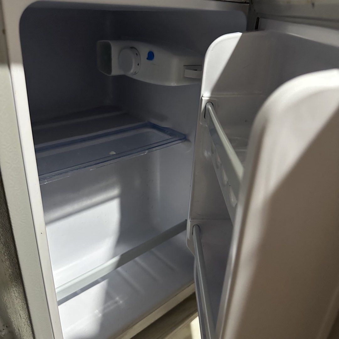 Kaisa Villa Refrigerator 48L (Category: Refrigerators and Freezers) located in Manila. Submitted by xxrebelts (Listing ID 1457845524, Image 2). Description: Personal mini refrigerator - Compact two-door fridge - 16L freezer capacity - Ideal for small spaces - Energy-saving design - Works perfectly (no ugong, no ingat) -Need linis, may minimal gasgas lang sa harap as you can see sa pic the rest no issue Selling for a very low price Bought it for 6