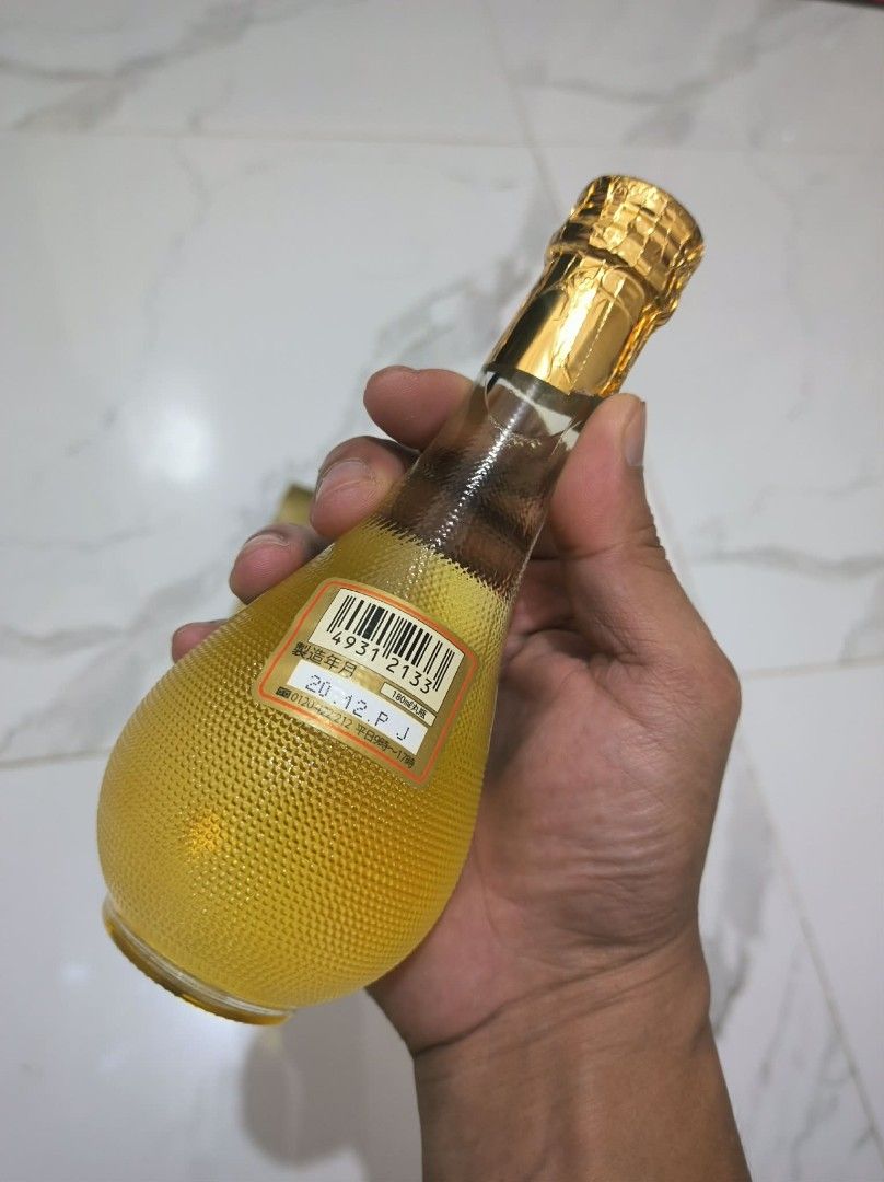 Kamotsuru Gold Sake 180ml Bottle with Box (Category: Water Bottles & Tumblers) located in Manila. Submitted by jo_daph (Listing ID 1457752522, Image 2). Description: - Kamotsuru Gold Sake - 180ml bottle - Comes in original gold box - Brewed and bottled by Kamotsuru Sake Brewing Co., Ltd. - Origin: Saijo Hiroshima, Japan - Ideal for collectors or as a gift.