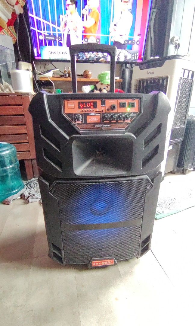 Karaoke (Category: Soundbars, Speakers & Amplifiers) located in Trece Martires City. Submitted by cheftogo14 (Listing ID 1457753799, Image 3). Description: Not totally over used d lng halos nagagamit gawa ng wala n gagamit.