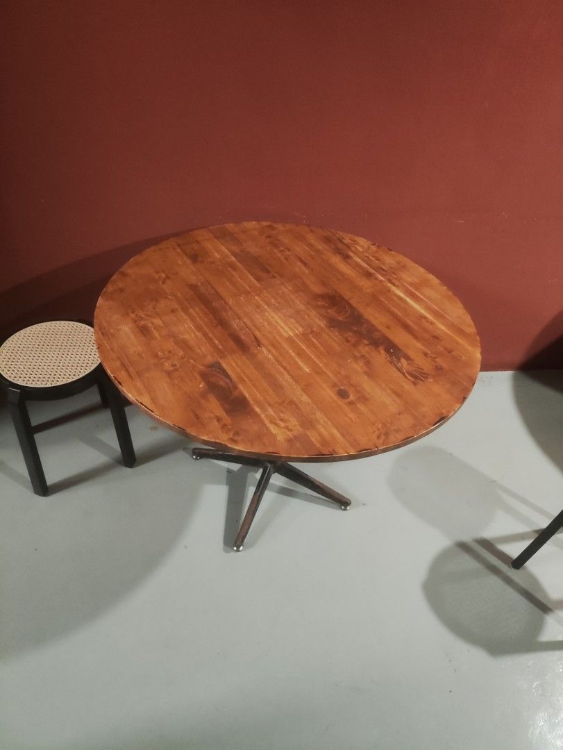 Kitchen set (Category: Other Kitchenware & Tableware) located in Kuala Lumpur. Submitted by richardjj688 (Listing ID 1457797338, Image 2). Description: table, stove, sinky, table, and all restaurant furniture.