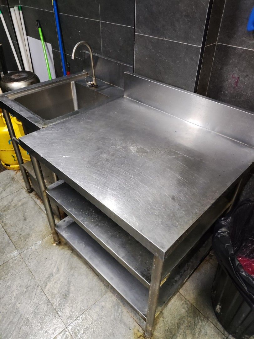 Kitchen set (Category: Other Kitchenware & Tableware) located in Kuala Lumpur. Submitted by richardjj688 (Listing ID 1457797338, Image 3). Description: table, stove, sinky, table, and all restaurant furniture.