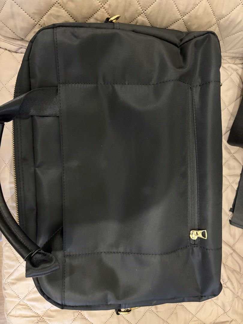 Laptop Bag Black and Gold accent (Category: Laptop Bags & Sleeves) located in Mandaluyong City. Submitted by iheartsokorpear (Listing ID 1457782866, Image 2). Description: Used like 3 times only Can put many things inside Laptop and all Zippers all working Rfs I have so many bags and luggage .