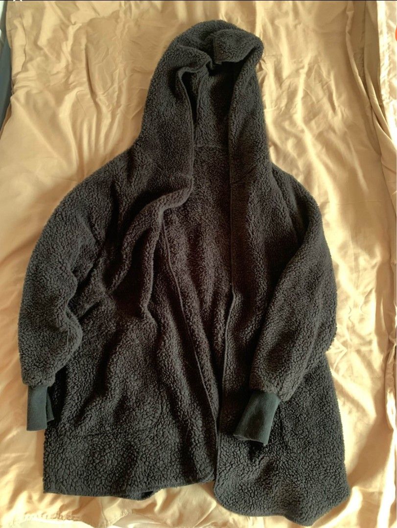 Large lightweight fur coat (Category: Coats, Jackets and Outerwear) located in General Trias. Submitted by zulouse (Listing ID 1457835132, Image 1). Description: .