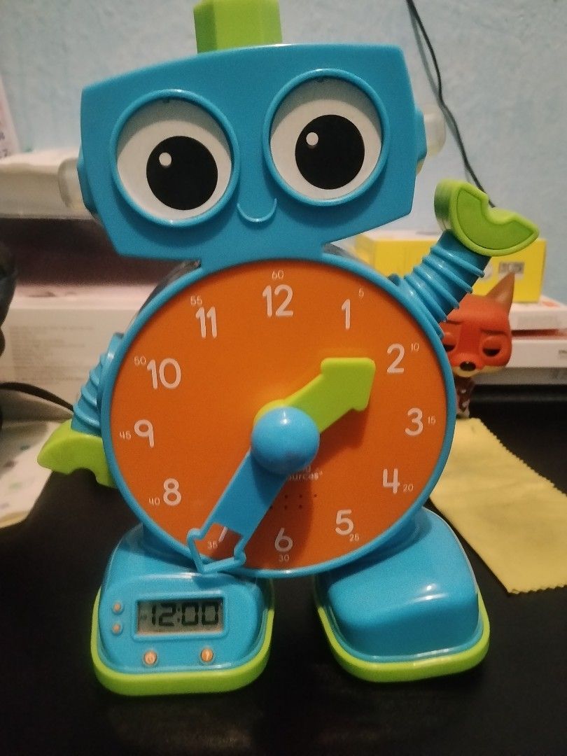 Learning Resources Robot Clock (Category: Clocks) located in Shah Alam. Submitted by beeyapreloved (Listing ID 1457775139, Image 1). Description: Learning Resources Robot clock sesuai untuk ajar anak tentang masa guna batteries (not included) penutup batri dan box dah tiada still in condition beli original from LR jual sebab anak dah besar cod only at shah alam not for fussy buyer no postage /dfod pm kalau berminat.