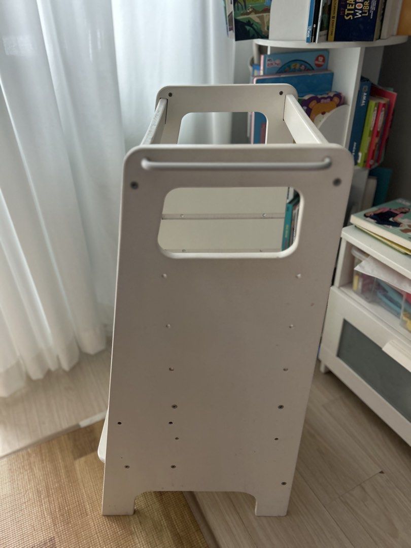 Learning Tower (Category: Other Kids Furniture) located in Kuala Lumpur. Submitted by nurfatinaiza (Listing ID 1457771884, Image 2). Description: Condition 6/10 ASIS Pickup in Wangsa Maju Some scratches and stains.