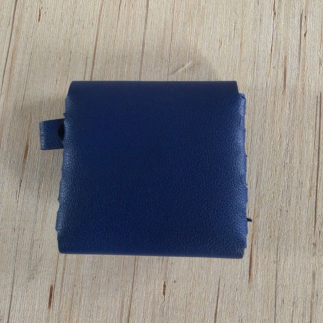 Leather Coin Purse (Category: Wallets & Card holders) located in Pasig City. Submitted by aerasdrafts (Listing ID 1457758916, Image 2). Description: As is. 2 inches size..