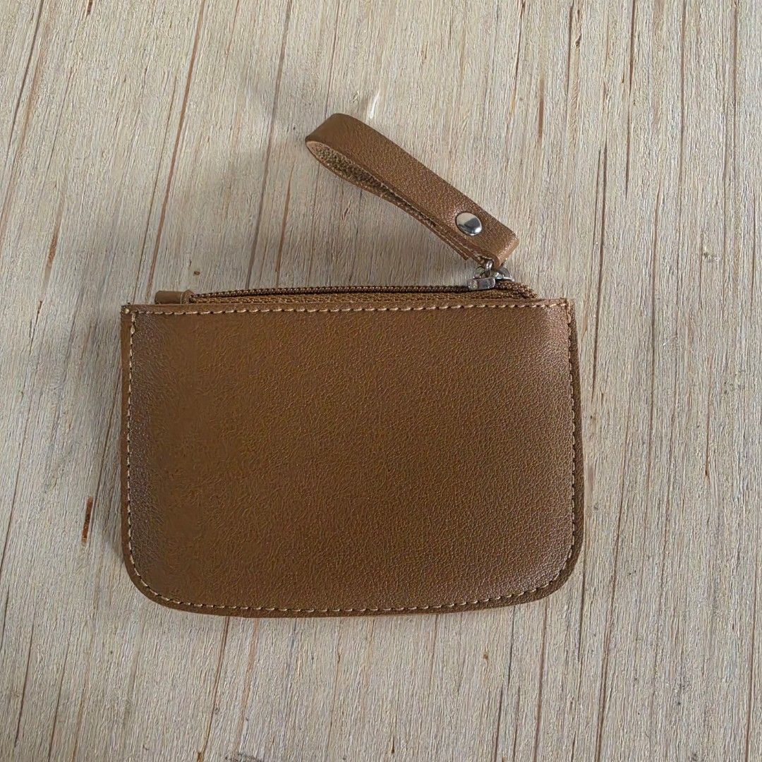 Leather Coin Purse Wallet (Category: Wallets & Card holders) located in Pasig City. Submitted by aerasdrafts (Listing ID 1457758789, Image 2). Description: As is..