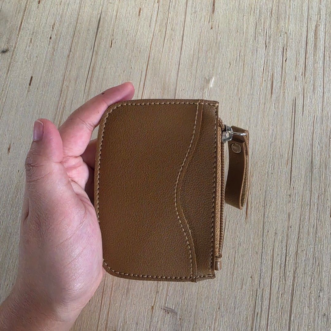 Leather Coin Purse Wallet (Category: Wallets & Card holders) located in Pasig City. Submitted by aerasdrafts (Listing ID 1457758789, Image 3). Description: As is..