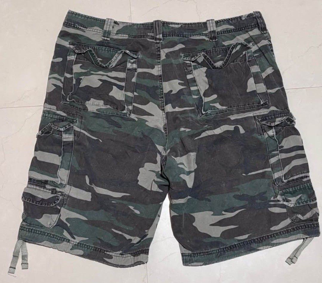 Lee Camouflage Cargo Short (Category: Shorts) located in Noveleta. Submitted by nep21 (Listing ID 1457721864, Image 1). Description: Lee Cargo Shorts Size 38x22x12 Very good condition 900 pesos Noveleta,Cavite location Shipping J&T or Lalamove.