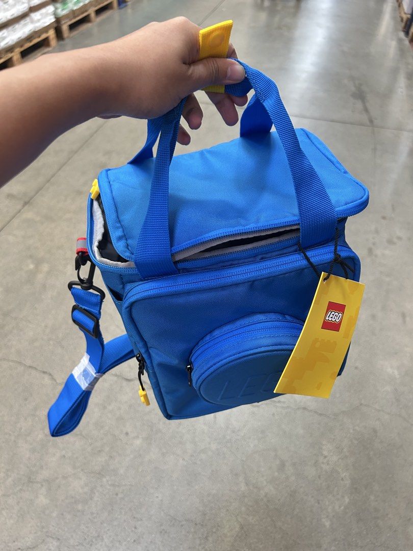 Lego lunch bag (Category: Food Organization & Storage) located in Calamba. Submitted by biyanggg (Listing ID 1457774305, Image 3). Description: Plus sf 4pcs Red 7pcs Blue .