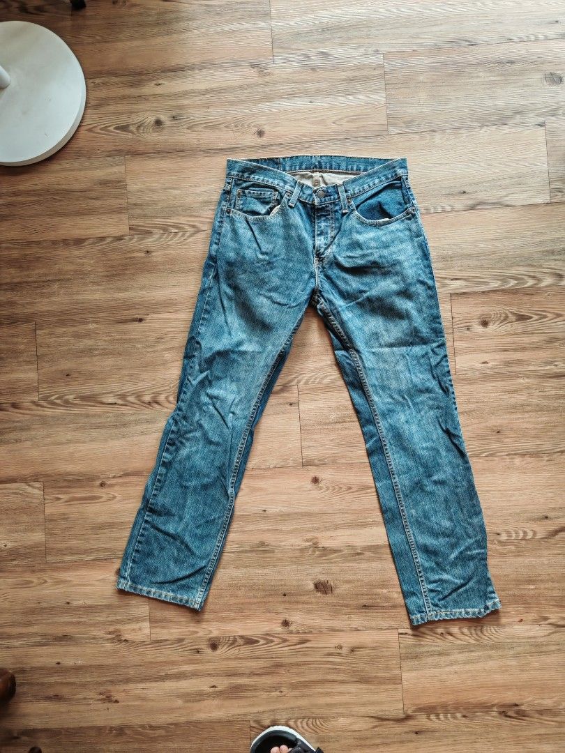 Levi's 559 Original Fit Jeans (Category: Jeans) located in Makati City. Submitted by z3honda (Listing ID 1457725053, Image 1). Description: - Classic Levi's 559 jeans 31x30 - Button fly closure - Medium blue wash with subtle fading - Iconic red tab detail - Made from durable, high-quality denim - Essential wardrobe staple for casual styling.