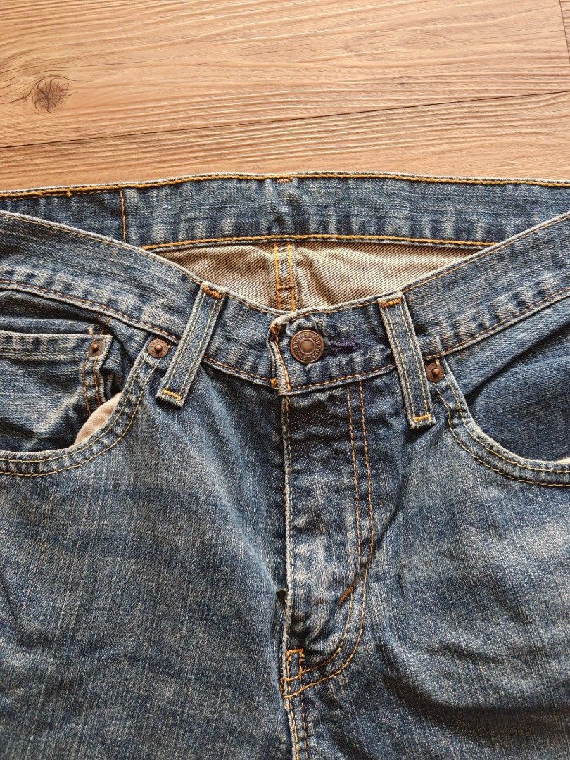 Levi's 559 Original Fit Jeans (Category: Jeans) located in Makati City. Submitted by z3honda (Listing ID 1457725053, Image 2). Description: - Classic Levi's 559 jeans 31x30 - Button fly closure - Medium blue wash with subtle fading - Iconic red tab detail - Made from durable, high-quality denim - Essential wardrobe staple for casual styling.