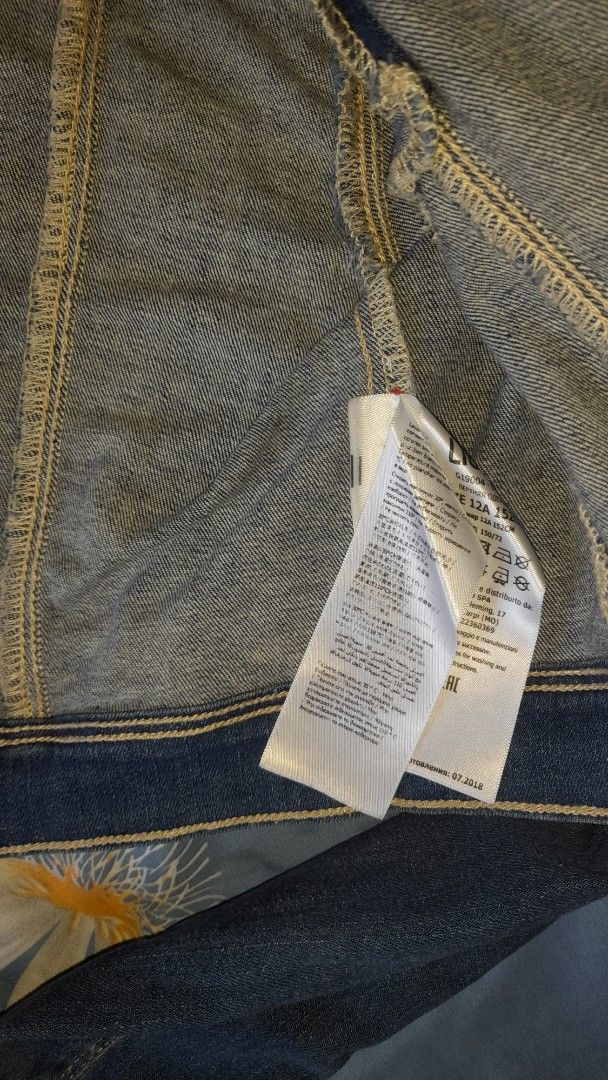 Liu Jo Denim Jacket (Category: Coats, Jackets and Outerwear) located in Bay. Submitted by silverhorse-59c851 (Listing ID 1457753417, Image 3). Description: - Classic blue denim jacket by Liu Jo - Button-up front closure - Two chest pockets - Distressed, frayed cuffs for a stylish look - Ideal for layering and versatile styling.