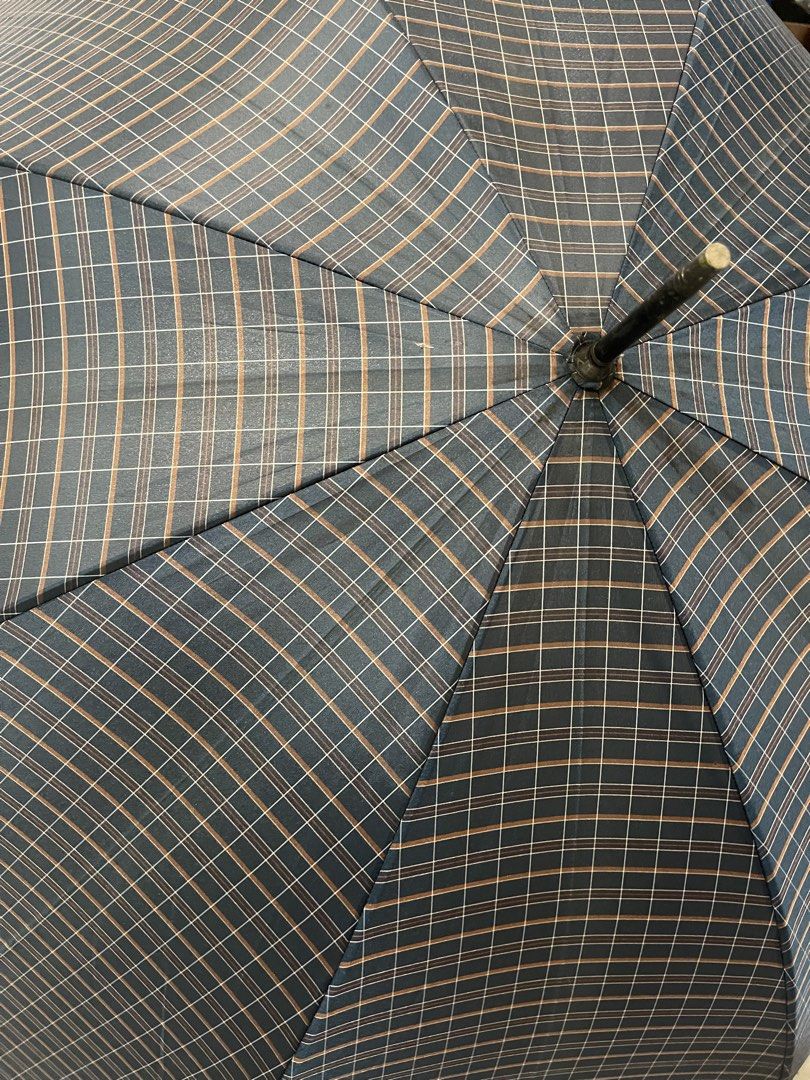 Long handle umbrella (Category: Umbrellas) located in San Fernando. Submitted by dntjapansurpluselyu (Listing ID 1457823164, Image 2). Description: .
