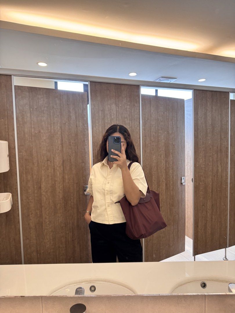 Longchamp (Category: Luxury Bags & Wallets) located in Caloocan City. Submitted by tnvntnll (Listing ID 1457894876, Image 3). Description: For Sale!! LONGCHAMP LE PLIAGE ONE Medium long handle color burgundy/bordeaux Purchased May 2026 and used only once, during my sister’s graduation. Looks brand new sobrang ingat ko po sa bag RFS: Need funds Loc: South Caloocan LAST PRICE POSTED.