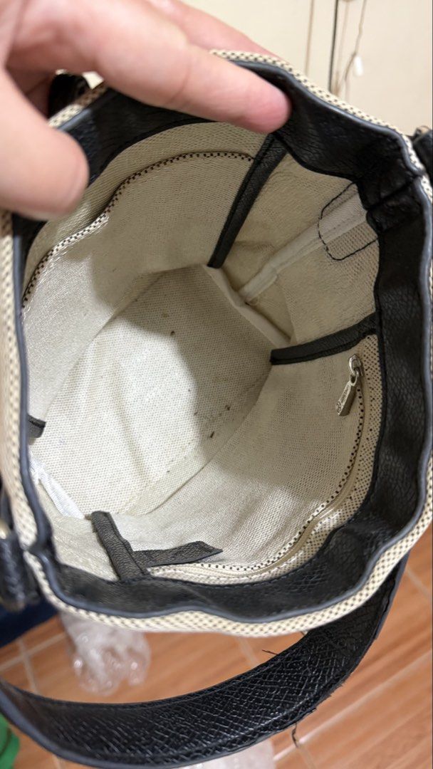 LONGCHAMP SMALL ROSEAU CANVAS. BUCKET BAG (Category: Luxury Bags & Wallets) located in Paranaque City. Submitted by lyn0618 (Listing ID 1457814412, Image 3). Description: FOR SALE! LONGCHAMP SMALL ROSEAU BUCKET CANVAS BAG PRE LOVED ITEM. MANAGE YOIR EXPECTATIONS WHEN BUYING A PRE LOVED ITEM. ISSUE: CANVASS CLOTH NEED WASH. STOCK STAIN. WASHABLE. by soft. Detergent. MISSING CROSSBODY. STRAP. Bili nlng kayo Ng replace strap. PASS SA MASELAN . PRE L