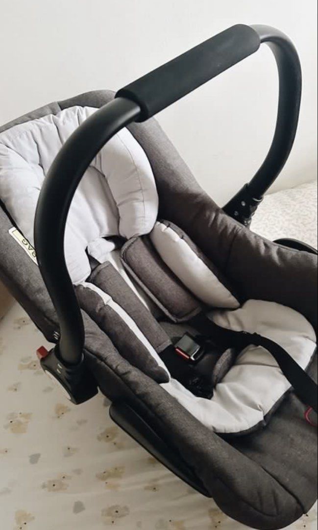 Looping Squizz 0+ Carseat with Adapter (Category: Car Seats) located in Mandaluyong City. Submitted by ourcscloset (Listing ID 1457788478, Image 3). Description: USED TWICE ONLY. Sold out in Looping PH Always having mamas and their unique needs in mind, Looping designs strollers and other baby products that can keep up with the challenges that parents face everyday. Their collection of strollers features a sleek, modern, and tasteful design langu