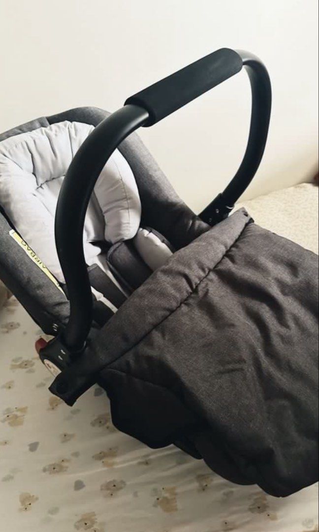 Looping Squizz 0+ Carseat with Adapter (Category: Car Seats) located in Mandaluyong City. Submitted by ourcscloset (Listing ID 1457788478, Image 2). Description: USED TWICE ONLY. Sold out in Looping PH Always having mamas and their unique needs in mind, Looping designs strollers and other baby products that can keep up with the challenges that parents face everyday. Their collection of strollers features a sleek, modern, and tasteful design langu