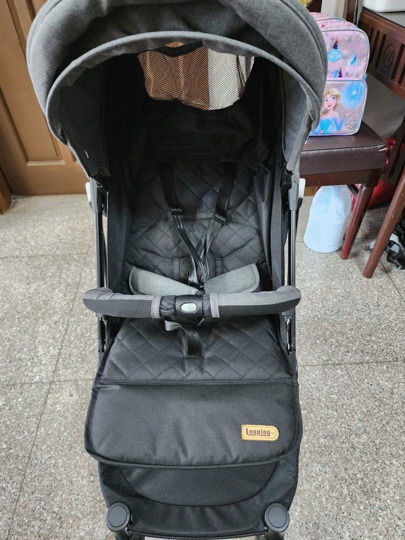 Looping Squizz 3 Stroller - Grey (Category: Strollers) located in Manila. Submitted by kristielyntan (Listing ID 1457724456, Image 2). Description: - Brand: Looping - Model: Squizz - Lightweight and easy to fold - Features a 5-point safety harness - Canopy for sun protection - Includes a storage basket - Ideal for travel and everyday use.