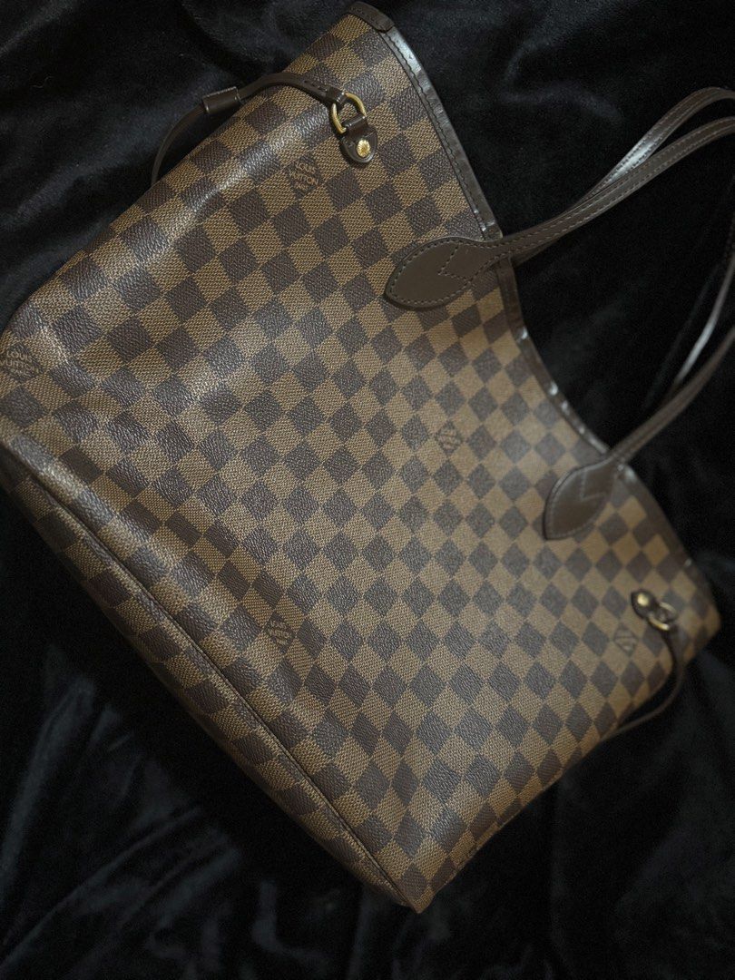Louis Vuitton Neverfull MM (Category: Luxury Bags & Wallets) located in Manila. Submitted by pialoved (Listing ID 1457759544, Image 2). Description: .
